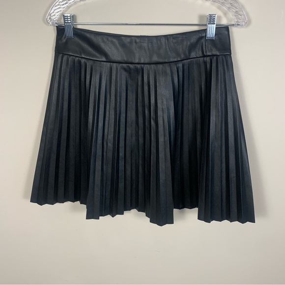 ZARA Vegan Faux Leather Side Gold Button Pleated Skirt - Picture 13 of 13